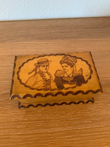 Alte holzschatulle gab - alte,